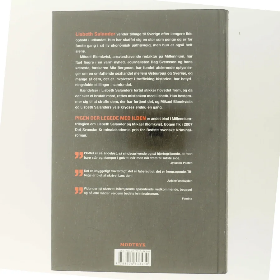 Pigen der legede med ilden. 2 af Stieg Larsson (Bog)