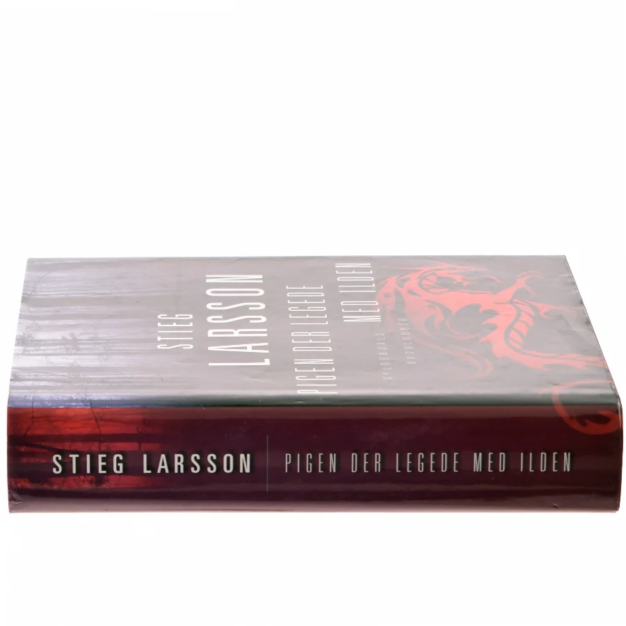 Pigen der legede med ilden af Stieg Larsson (Bog)