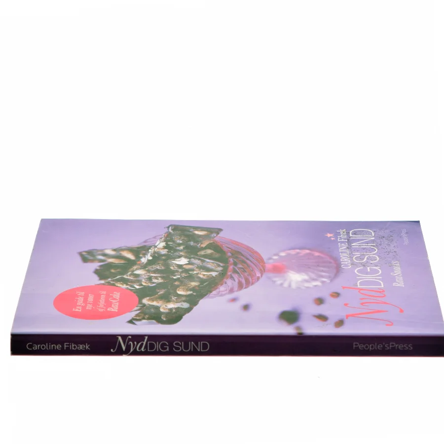 Nyd dig sund : raw snacks af Caroline Fibæk (Bog)