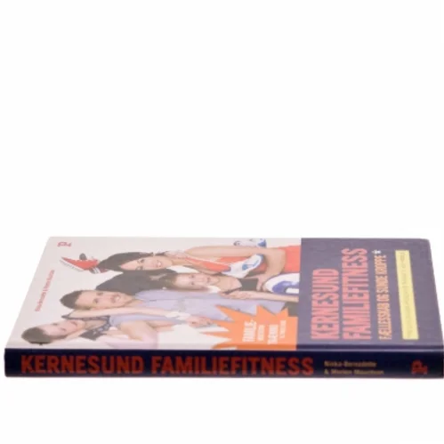 Kernesund familiefitness : fællesskab og sunde kroppe : med sjove øvelser, afkobling og træning til hjemmebrug (Bog)