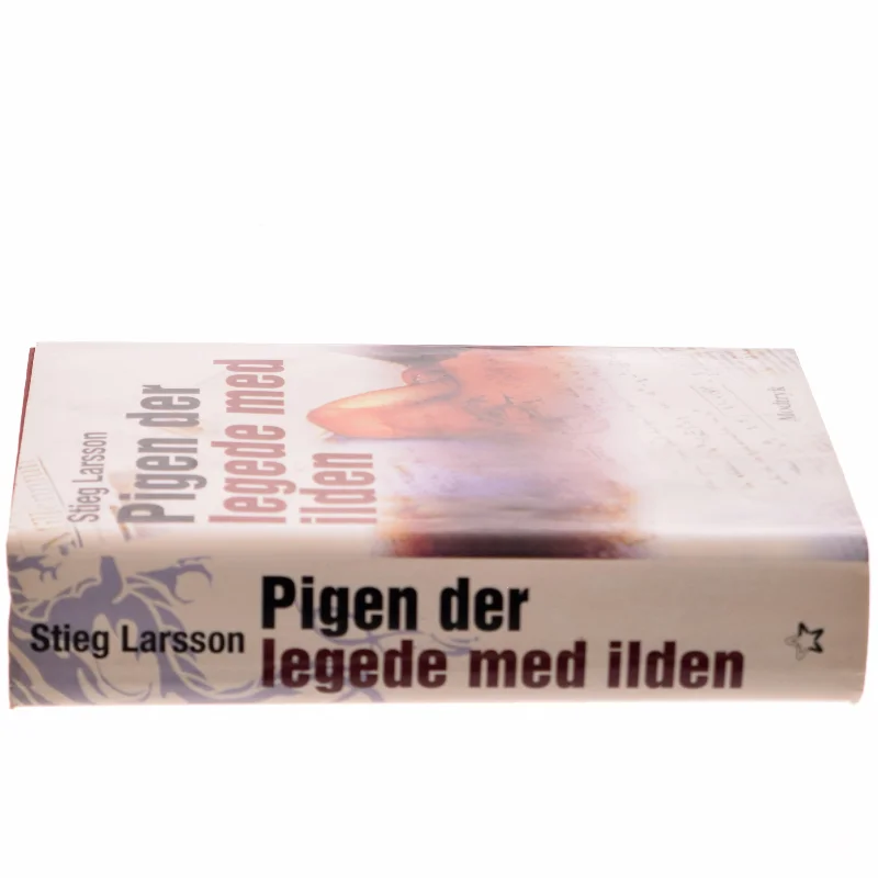 Pigen Der Legede Med Ilden af Larsson, Stieg (Bog)