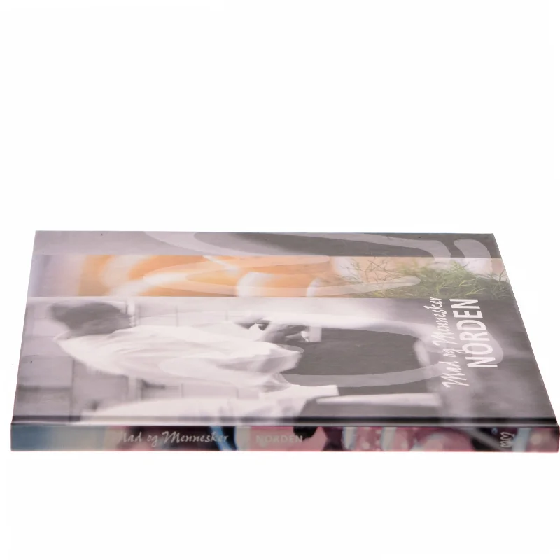 Mad og Mennesker NORDEN af <Bogens forfattere> (Bog)