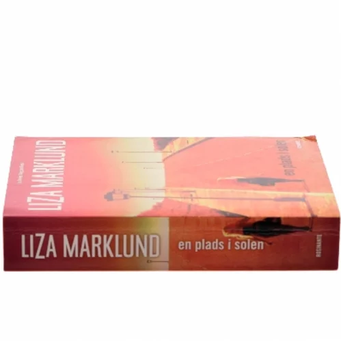 En Plads I Solen af Liza Marklund (Bog)