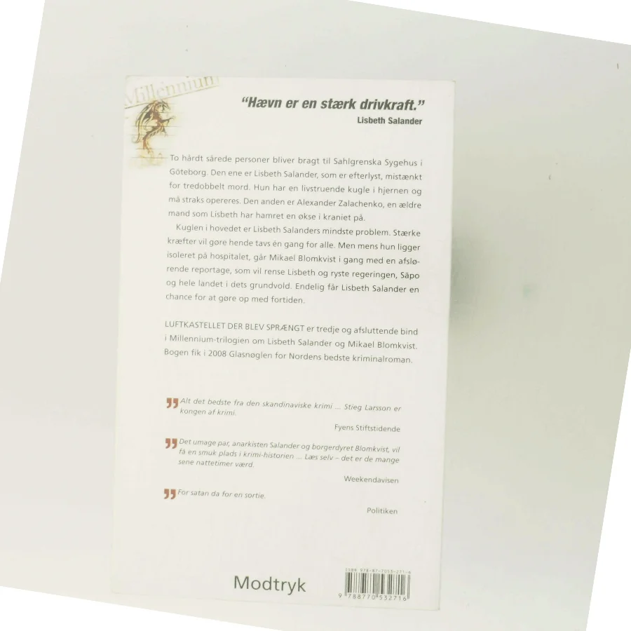 Luftkastellet Der Blev Spraengt (af Stieg Larsson) [Imported] [Paperback] (Danish) (Millennium, 3. Bind) af Stieg Larsson (Bog)