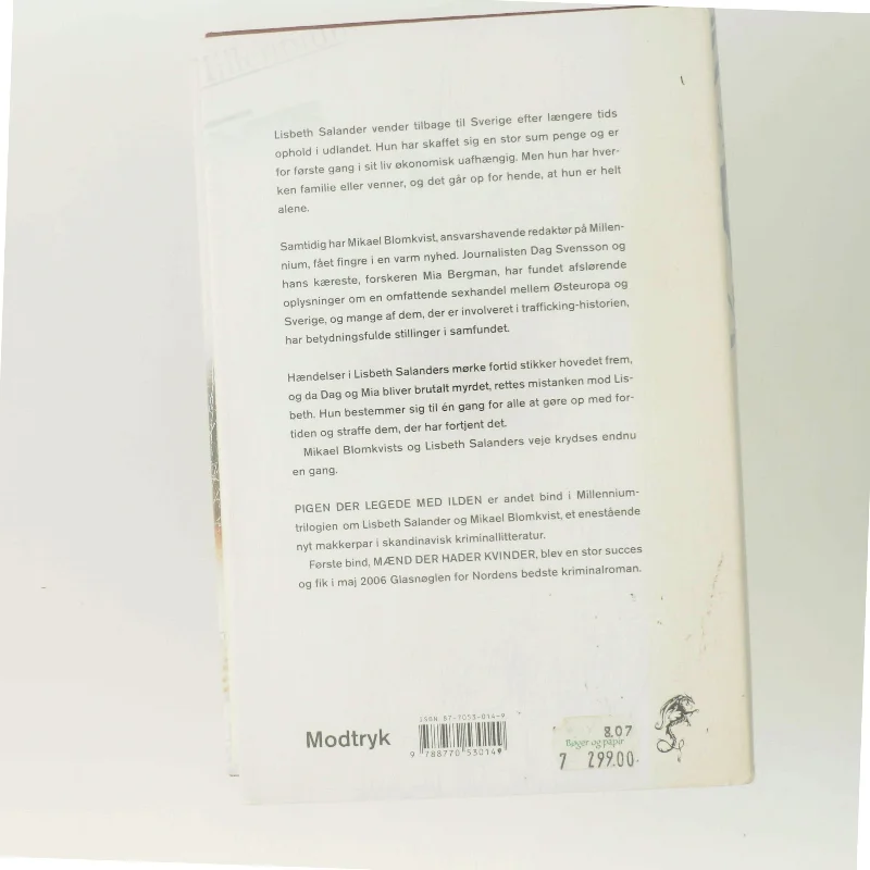 Pigen Der Legede Med Ilden af Larsson, Stieg (Bog)