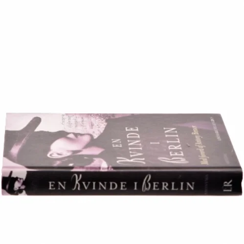 En kvinde i Berlin : dagbogsoptegnelser fra den 20. april til den 22. juni 1945 (Ved Astrid Heise-Fjeldgren) af Anonyma (Bog)