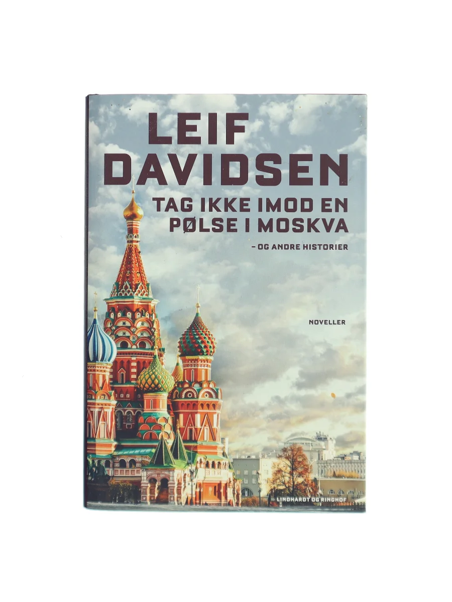 Forsiden af Tag ikke imod en pølse i Moskva og andre historier af Leif Davidsen