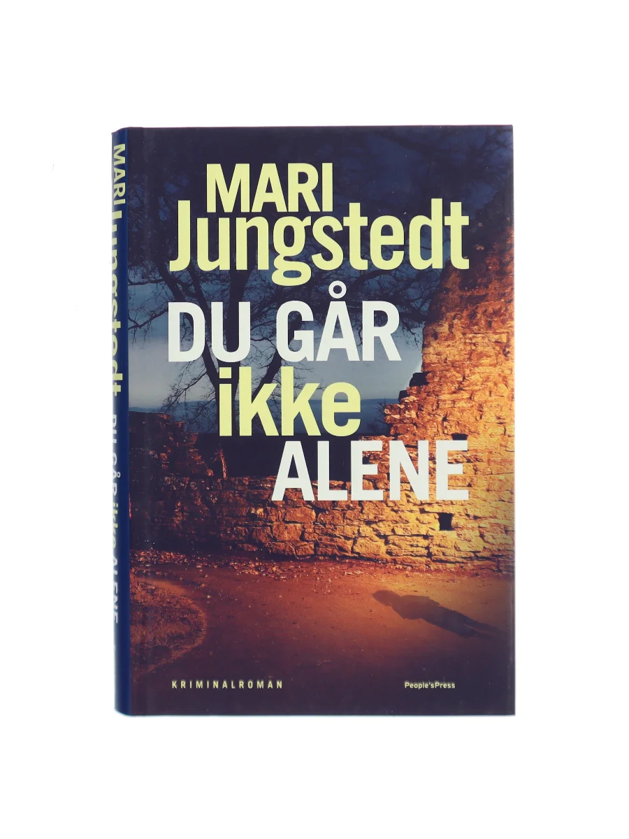 Forsiden af Du går ikke alene af Mari Jungstedt