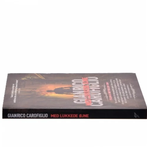 Med lukkede øjne af Gianrico Carofiglio (Bog)
