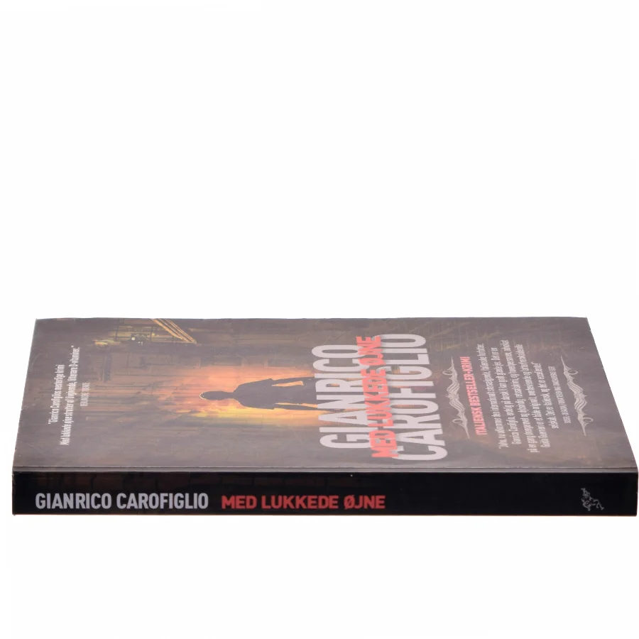 Med lukkede øjne af Gianrico Carofiglio (Bog)
