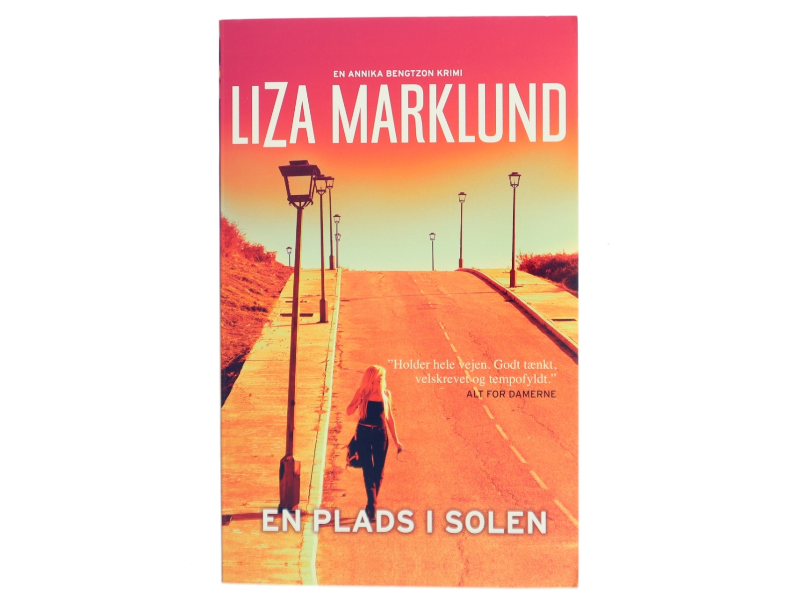 En plads i solen : krimi af Liza Marklund (Bog)