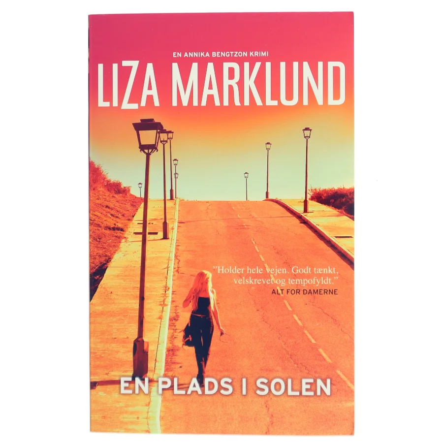 En plads i solen : krimi af Liza Marklund (Bog)