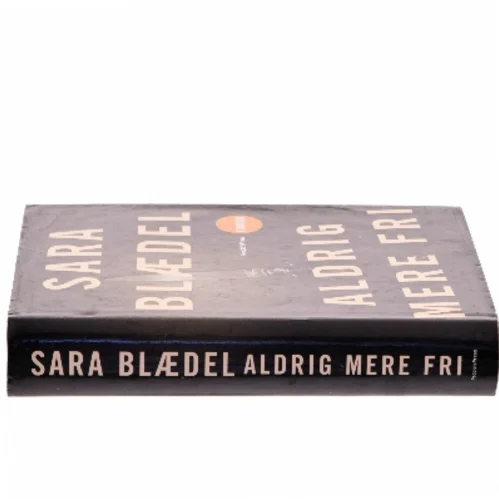 Aldrig mere fri : krimi af Sara Blædel (Bog)