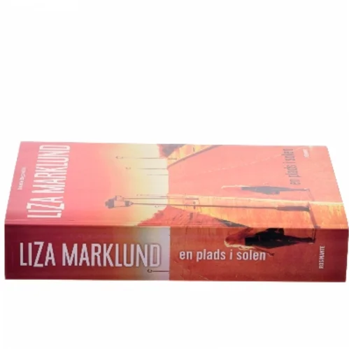 En plads i solen af Liza Marklund (Bog)