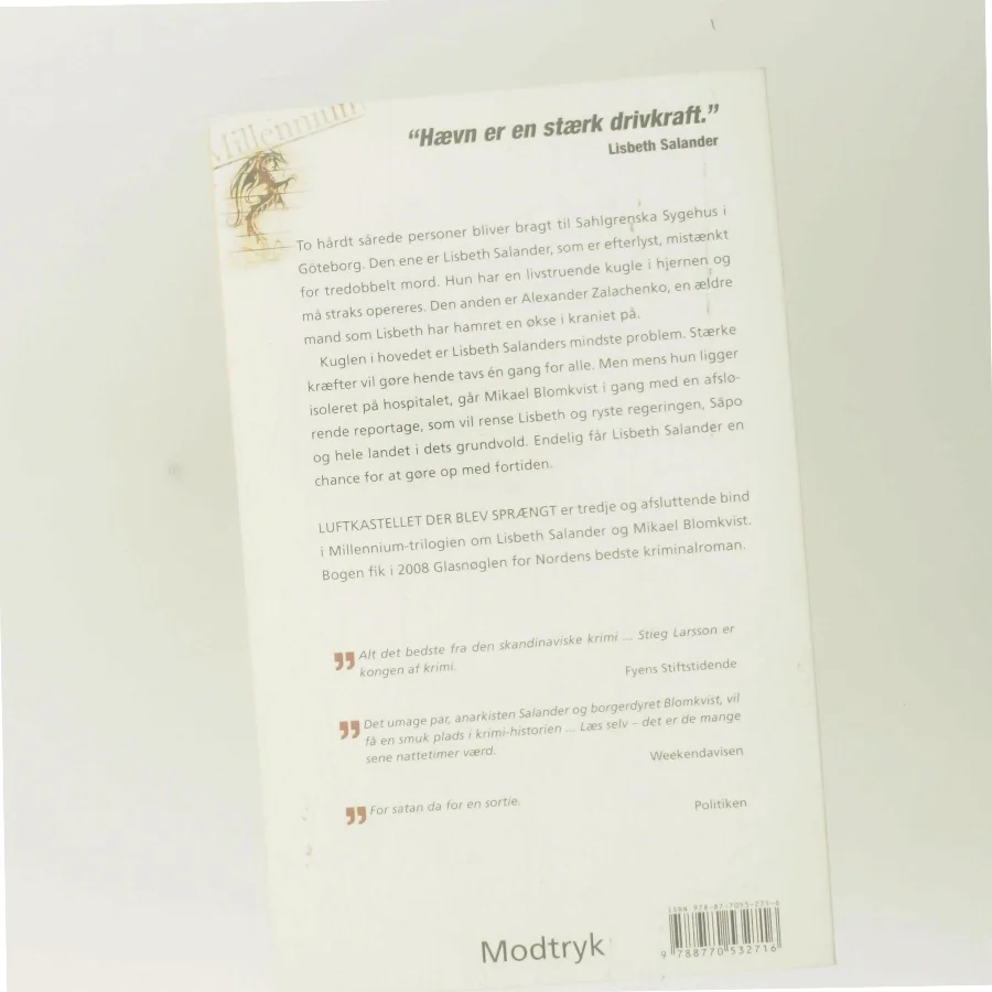 Luftkastellet Der Blev Spraengt (af Stieg Larsson) [Imported] [Paperback] (Danish) (Millennium, 3. Bind) af Stieg Larsson (Bog)