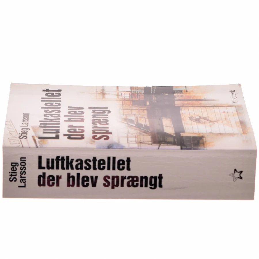 Luftkastellet Der Blev Spraengt (af Stieg Larsson) [Imported] [Paperback] (Danish) (Millennium, 3. Bind) af Stieg Larsson (Bog)