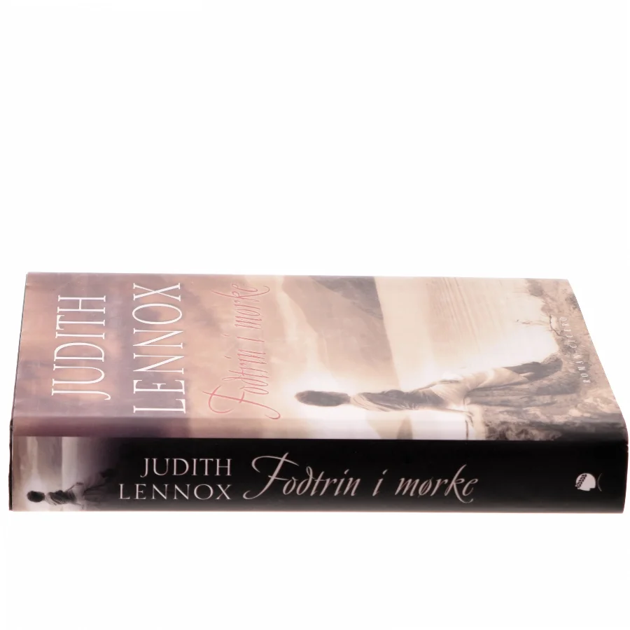 Fodtrin i mørke af Judith Lennox (Bog)
