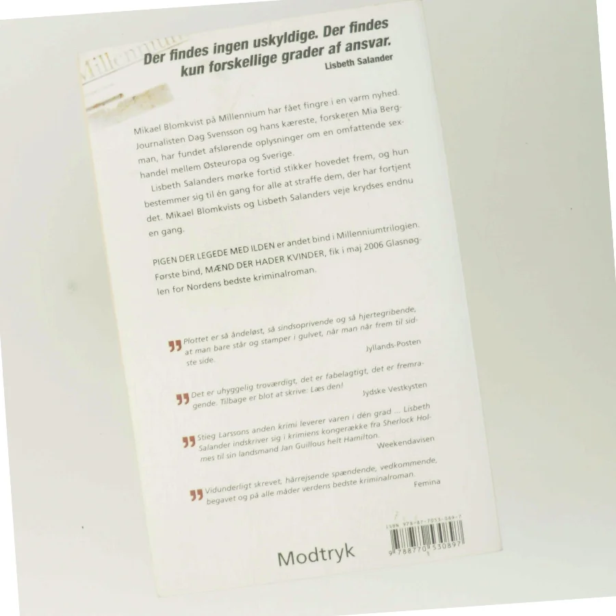 Pigen Der Legede Med Ilden (Millennium, 2. Bind) af Stieg Larsson (Bog)