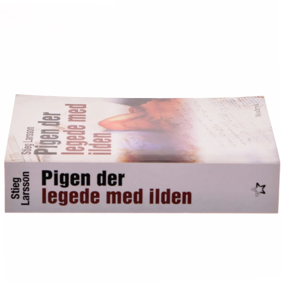 Pigen Der Legede Med Ilden (Millennium, 2. Bind) af Stieg Larsson (Bog)
