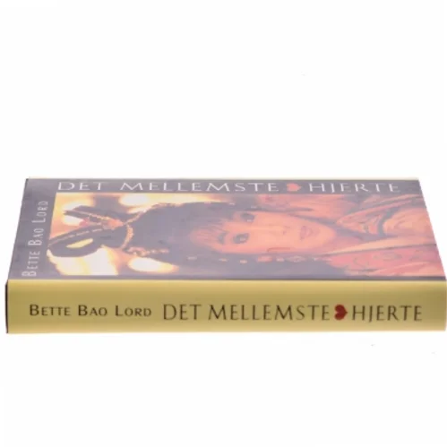 Det Mellemste Hjerte af Bette Bao Lord (Bog)