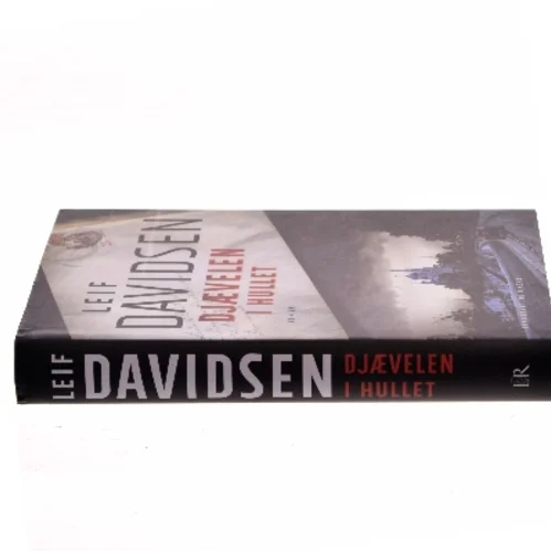 Djævelen i hullet af Leif Davidsen (Bog)