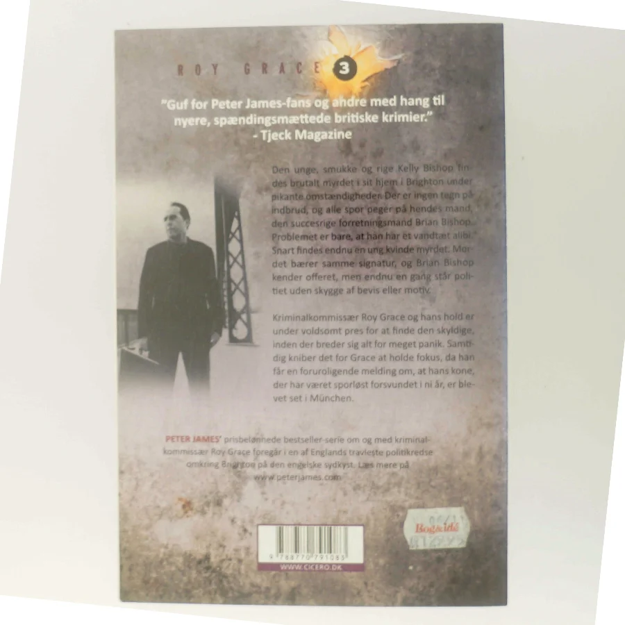 Langtfra død af Peter James (f. 1948) (Bog)