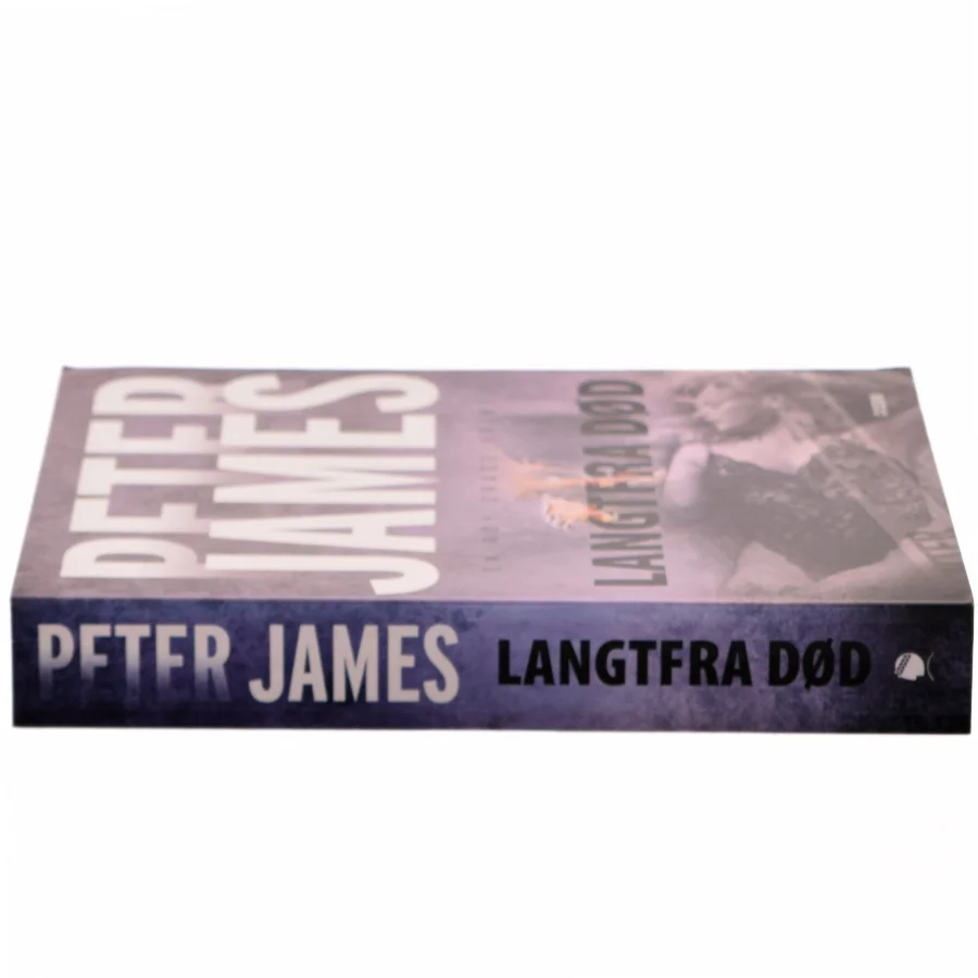 Langtfra død af Peter James (f. 1948) (Bog)