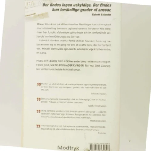 Pigen Der Legede Med Ilden (Millennium, 2. Bind) af Stieg Larsson (Bog)