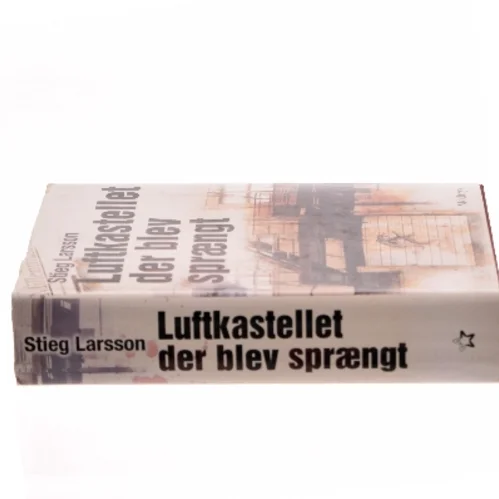 Luftkastelletderblevsprngt Stir up a Hornets' Nest of Girl. Shi Dige Larsen. the Danish Original. Hardcover](chinese Edition) af Stieg Larsson (Bog)