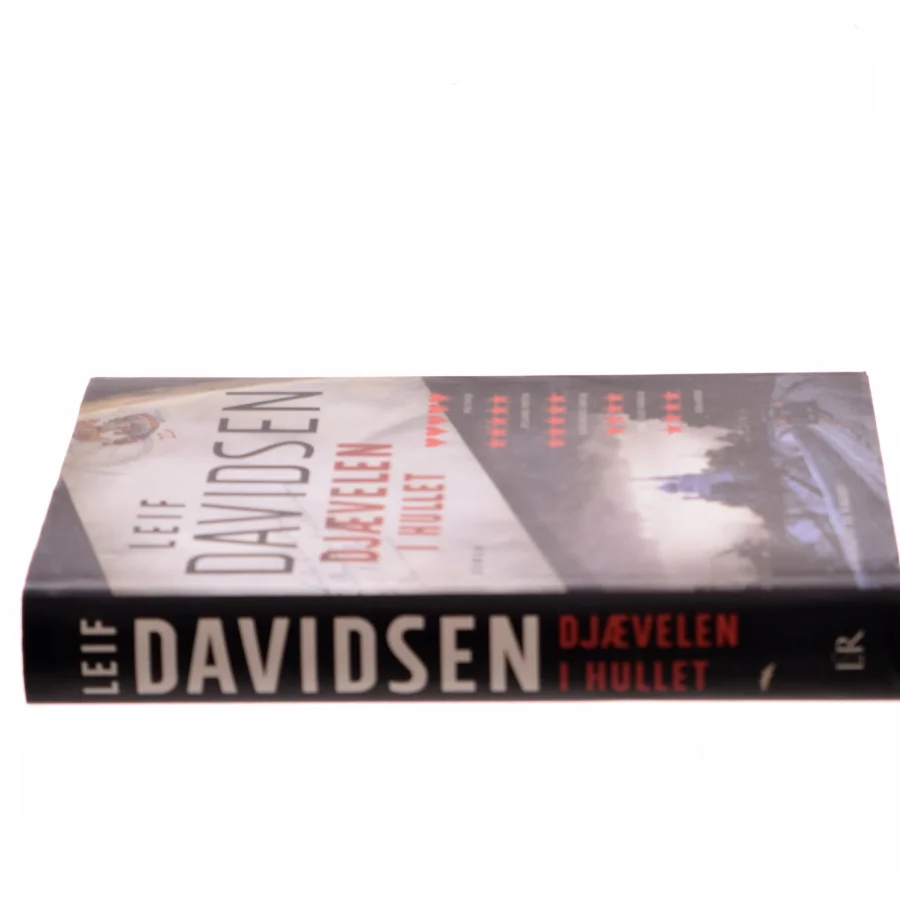 Djævelen i hullet af Leif Davidsen (Bog)