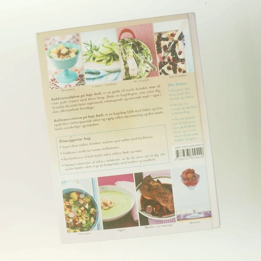 Køkkenrevolution på høje hæle : 110 fabelagtige opskrifter til travle kvinder, der vil spise sundt af Oscar Umahro Cadogan (Bog)