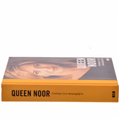 Queen Noor : erindringer fra et uforudsigeligt liv af Noor (Bog)