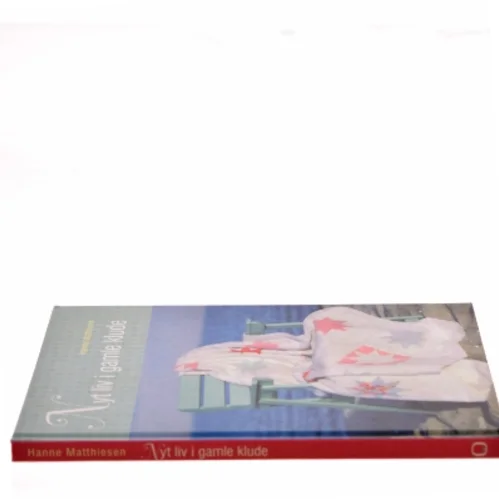 Nyt liv i gamle klude af Hanne Matthiesen (f. 1960-08-02) (Bog)