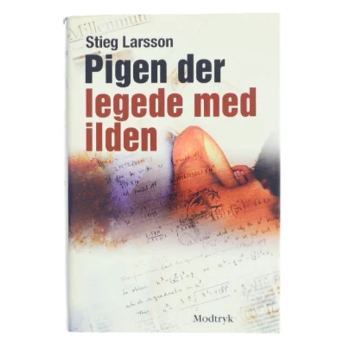 Pigen Der Legede Med Ilden af Larsson, Stieg (Bog)