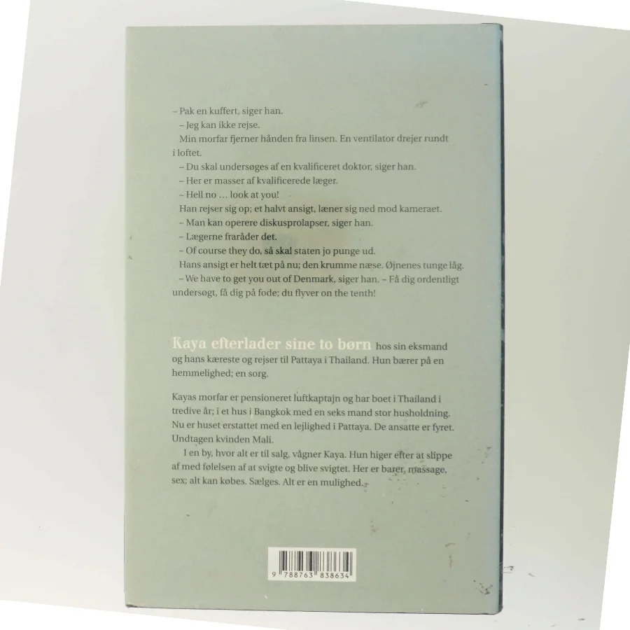 På træk : roman af Kamilla Hega Holst (Bog)