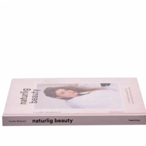 Naturlig beauty : naturlig og bæredygtig skønhed med hjemmelavede produkter til krop og ansigt af Cecilie Blaksted (Bog)