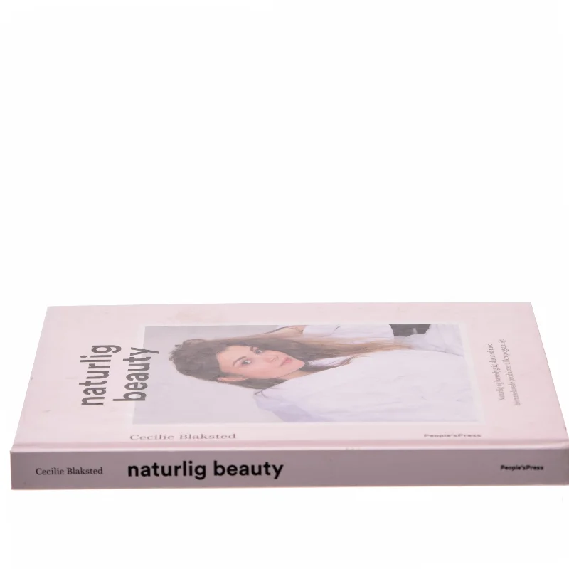 Naturlig beauty : naturlig og bæredygtig skønhed med hjemmelavede produkter til krop og ansigt af Cecilie Blaksted (Bog)
