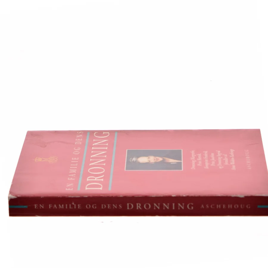 En familie og dens dronning af Anne Wolden-Ræthinge (Bog)