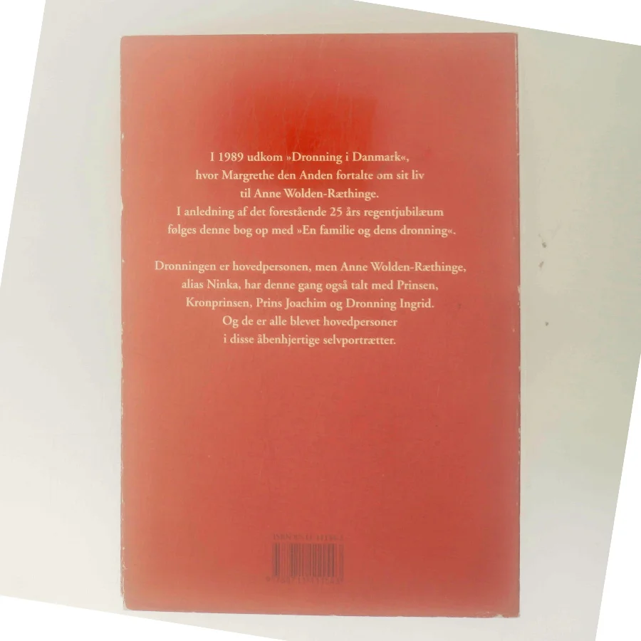 En familie og dens dronning af Anne Wolden-Ræthinge (Bog)