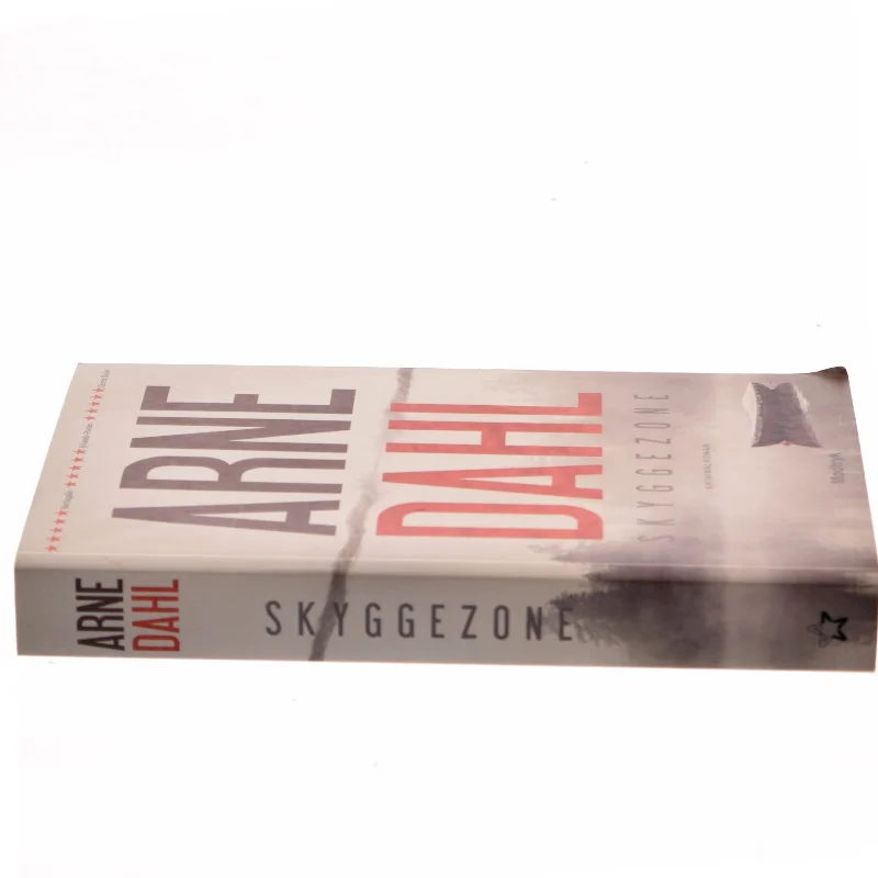 Skyggezone : kriminalroman af Arne Dahl (f. 1963) (Bog)