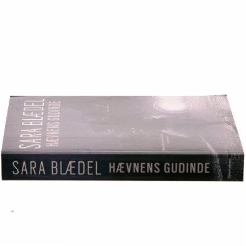 Hævnens gudinde : krimi af Sara Blædel (Bog)