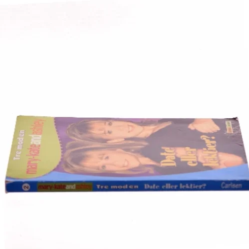Date eller lektier? af Mary-Kate and Ashley (Bog)