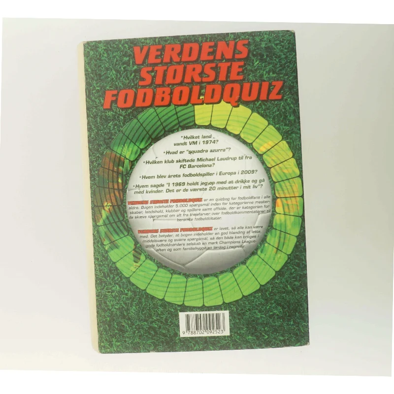 Verdens største fodboldquiz : 5000 spørgsmål om danske og udenlandske spillere, hold, turneringer, regler og trivia af Jesper Gaarskjær (Bog)