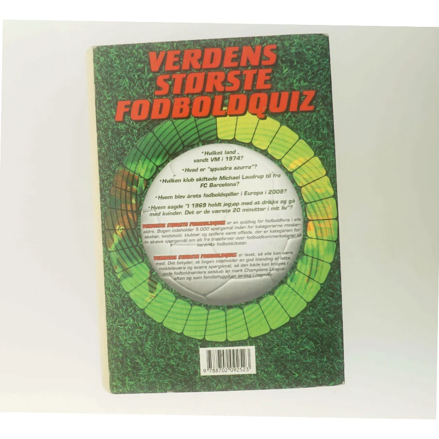 Verdens største fodboldquiz : 5000 spørgsmål om danske og udenlandske spillere, hold, turneringer, regler og trivia af Jesper Gaarskjær (Bog)