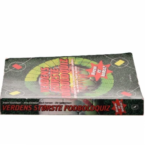Verdens største fodboldquiz : 5000 spørgsmål om danske og udenlandske spillere, hold, turneringer, regler og trivia af Jesper Gaarskjær (Bog)