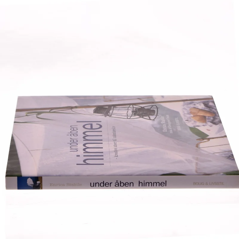 Under åben himmel af Enrica Stabile, fotos af Christopher Drake (Bog)