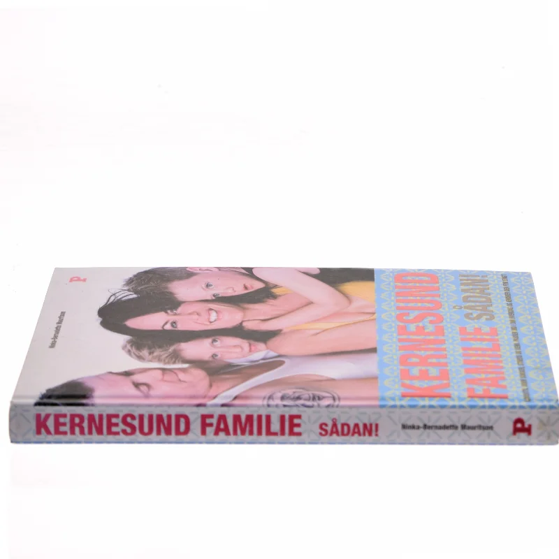 Kernesund familie sådan! : livsstil, uden sukker, stress og kemi, passer ind i din hverdag og ændrer den for evigt af Ninka Mauritson (Bog)
