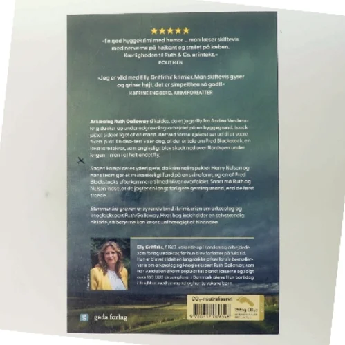 Stemmer fra graven af Elly Griffiths (Bog)