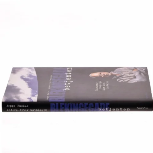 Blekingegadebetjenten : kriminalinspektør Jørn Moos fortæller (Bog)