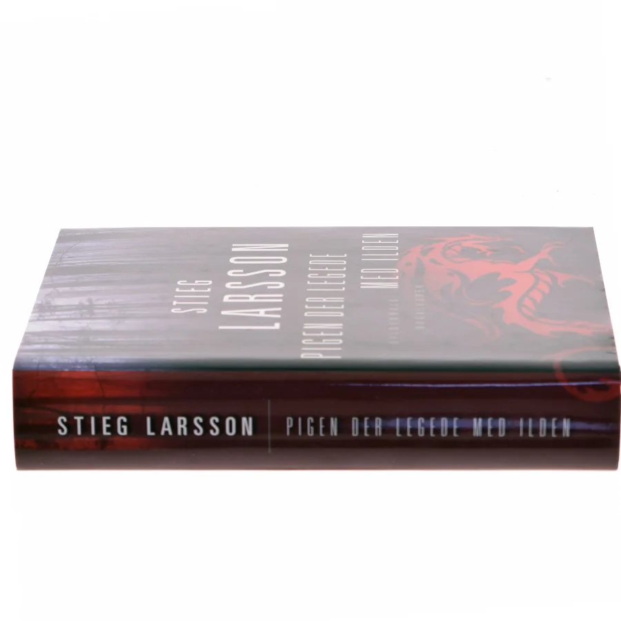 Pigen der legede med ilden af Stieg Larsson (Bog)